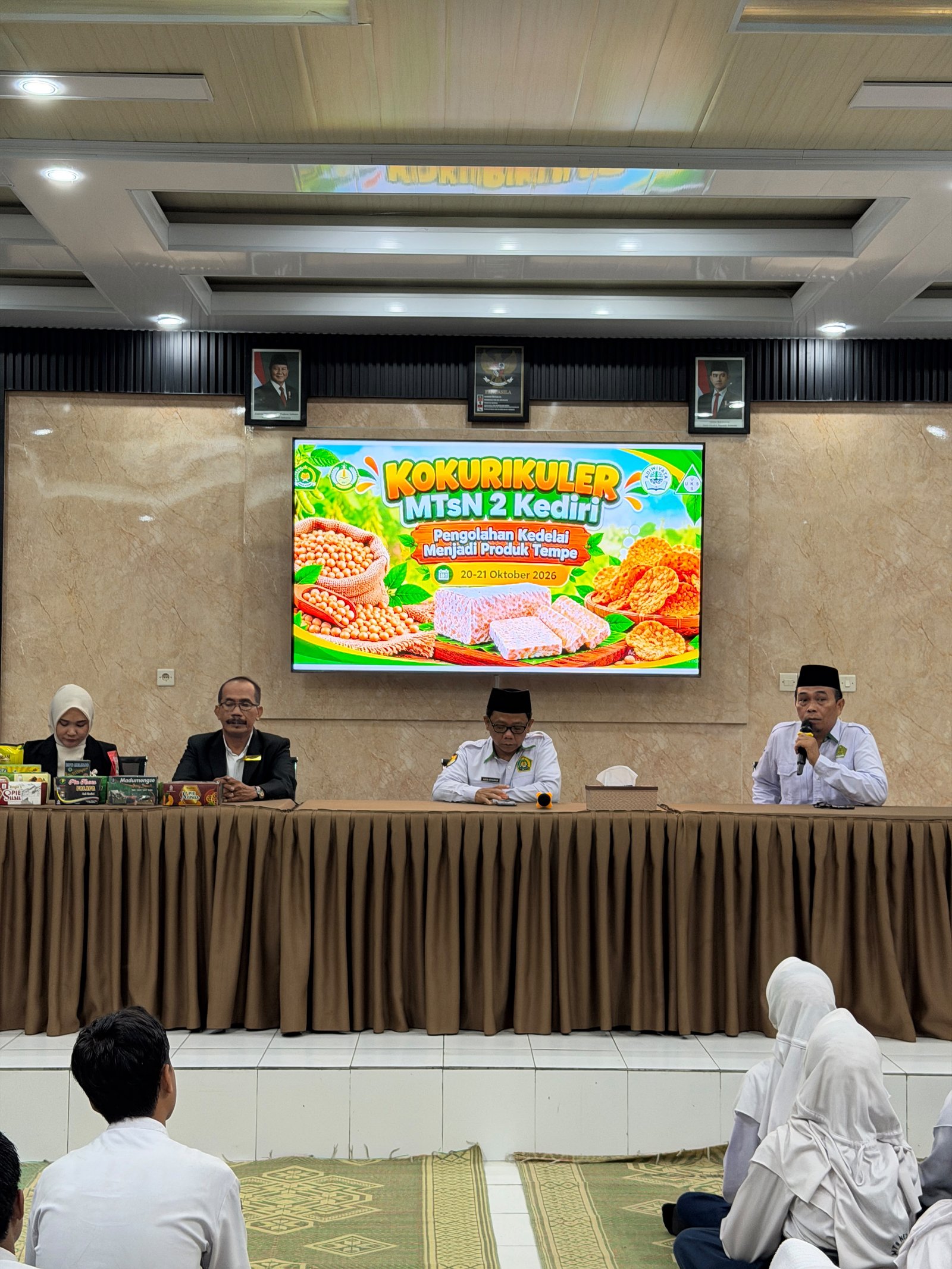Kolaborasi MTsN 2 Kediri dan Disperindag Kab. Kediri Gelar Kokurikuler Pengemasan dan Pemasaran Produk Olahan Tempe