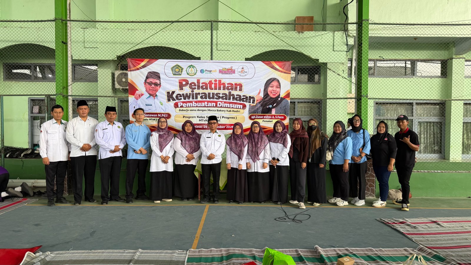 Tanamkan Jiwa Wirausaha, MTsN 2 Kediri Gelar Pelatihan Pembuatan Dimsum bagi Siswa Kelas Superior