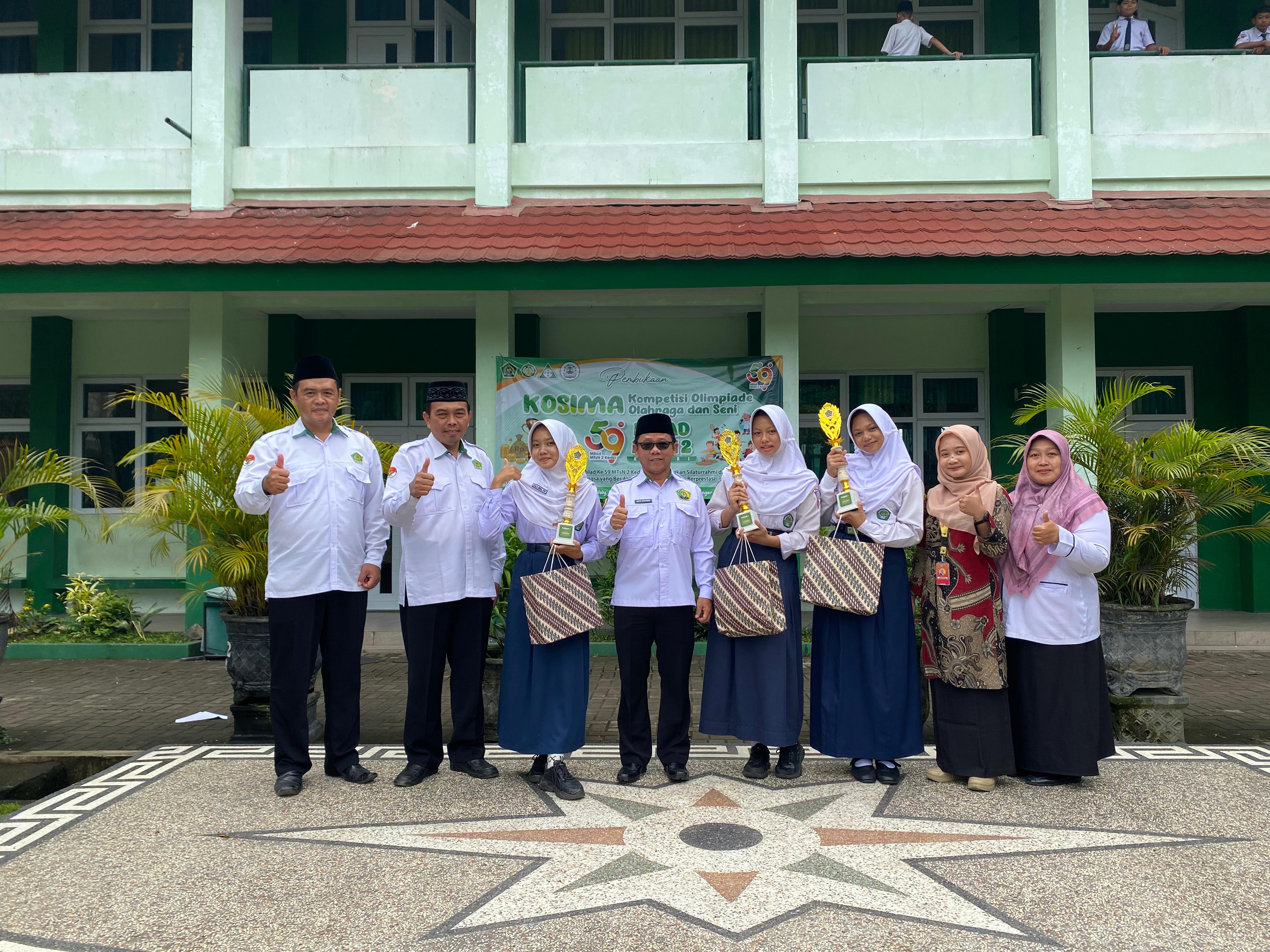 TIGA SISWI RAIH NILAI  RATA- RATA TERTINGGI TRYOUT TKA